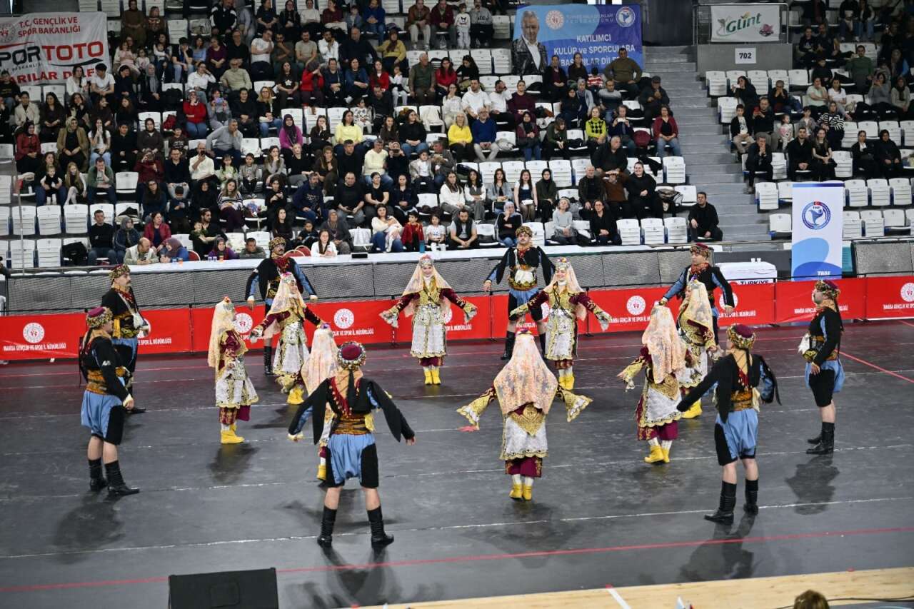 halk-oyunlari-yarismasina-manisa-buyuksehir-belediyespor-damga-vurdu-5