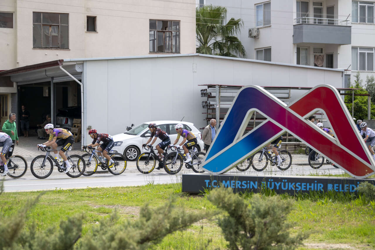 mersin-buyuksehirin-duzenledigi-8-tour-of-mersin-uluslararasi-bisiklet-turu-anamurda-start-verdi-8