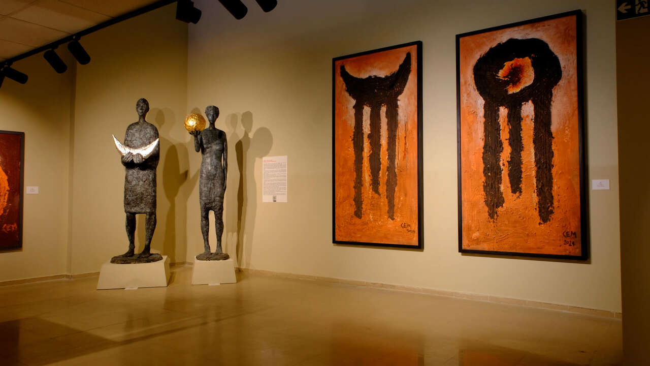 dunya-hala-cicek-aciyor-sergisi-acildi-9