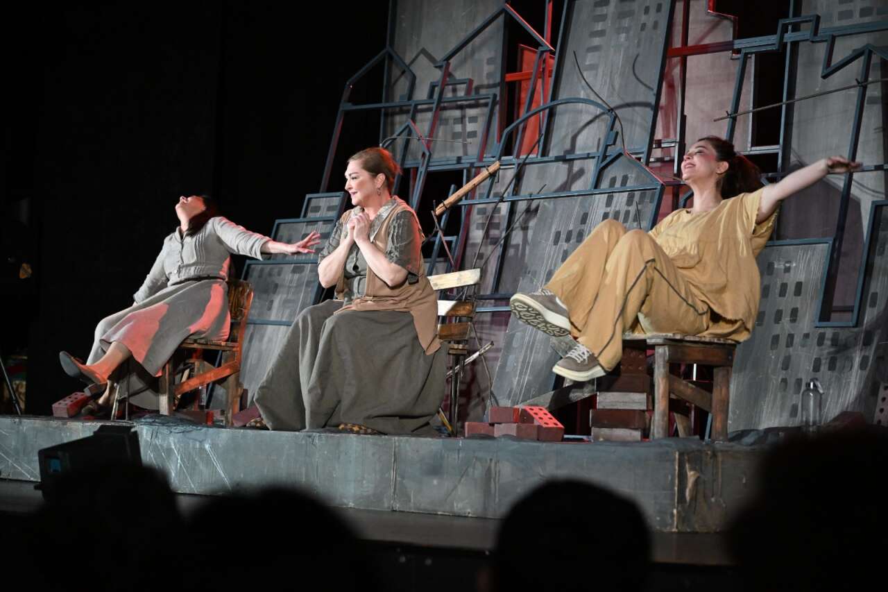 2-uluslararasi-mesir-tiyatro-festivalinde-duygu-dolu-performans-5