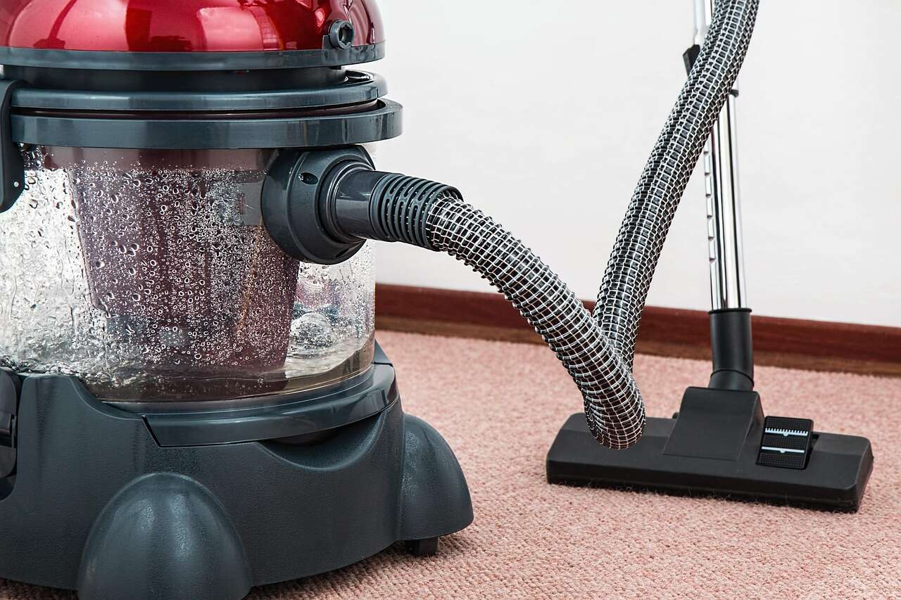 stevepb-vacuum-cleaner-657719-1280