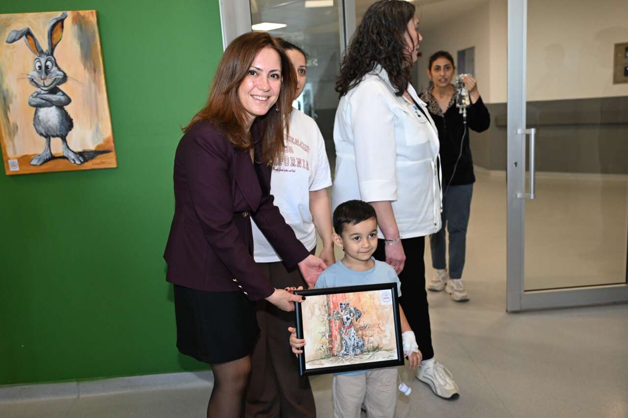 buyuksehirden-minik-hastalara-23-nisan-morali-26