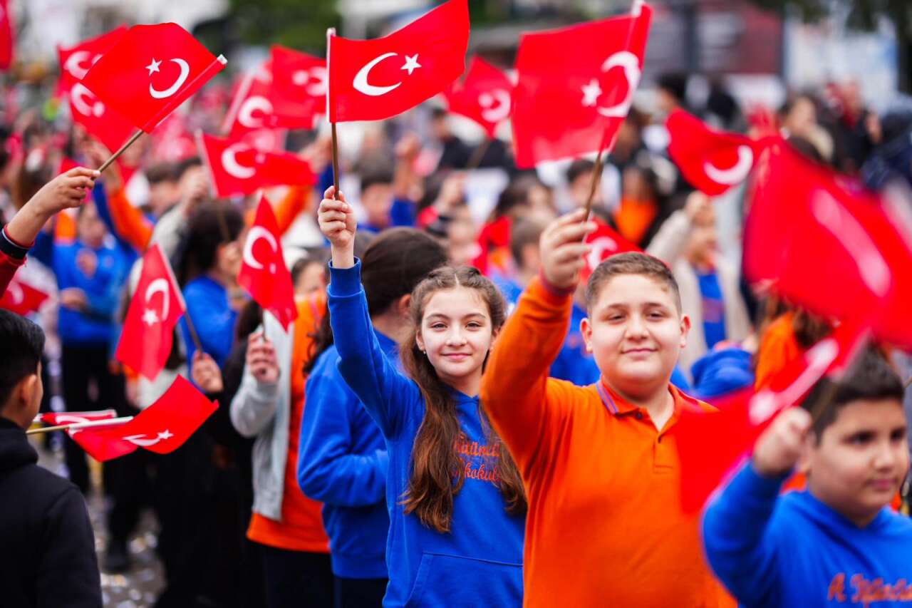 manisada-23-nisan-coskusu-ve-baskan-dutluludan-anlamli-mesaj-4