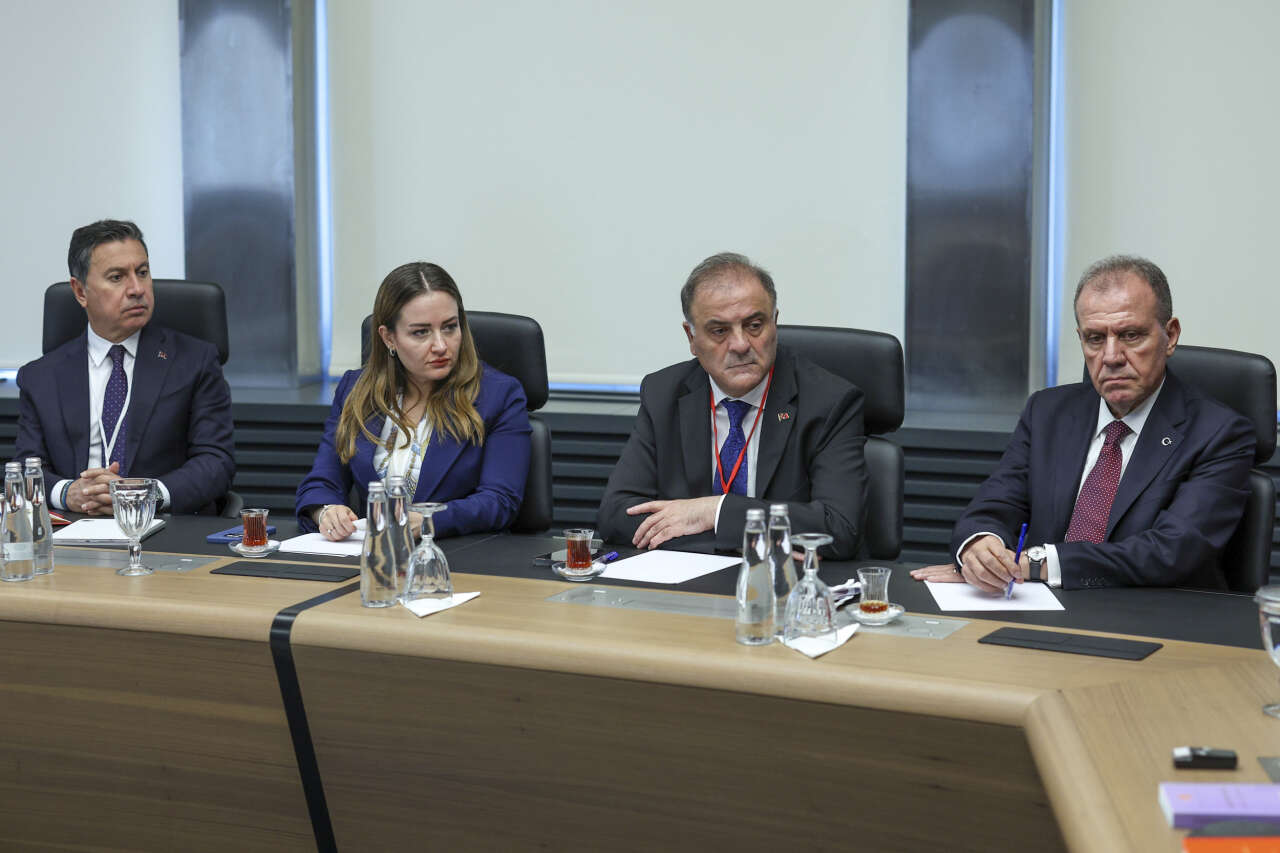 baskan-secer-chpnin-belediye-baskanlari-bulusmasina-katildi-7