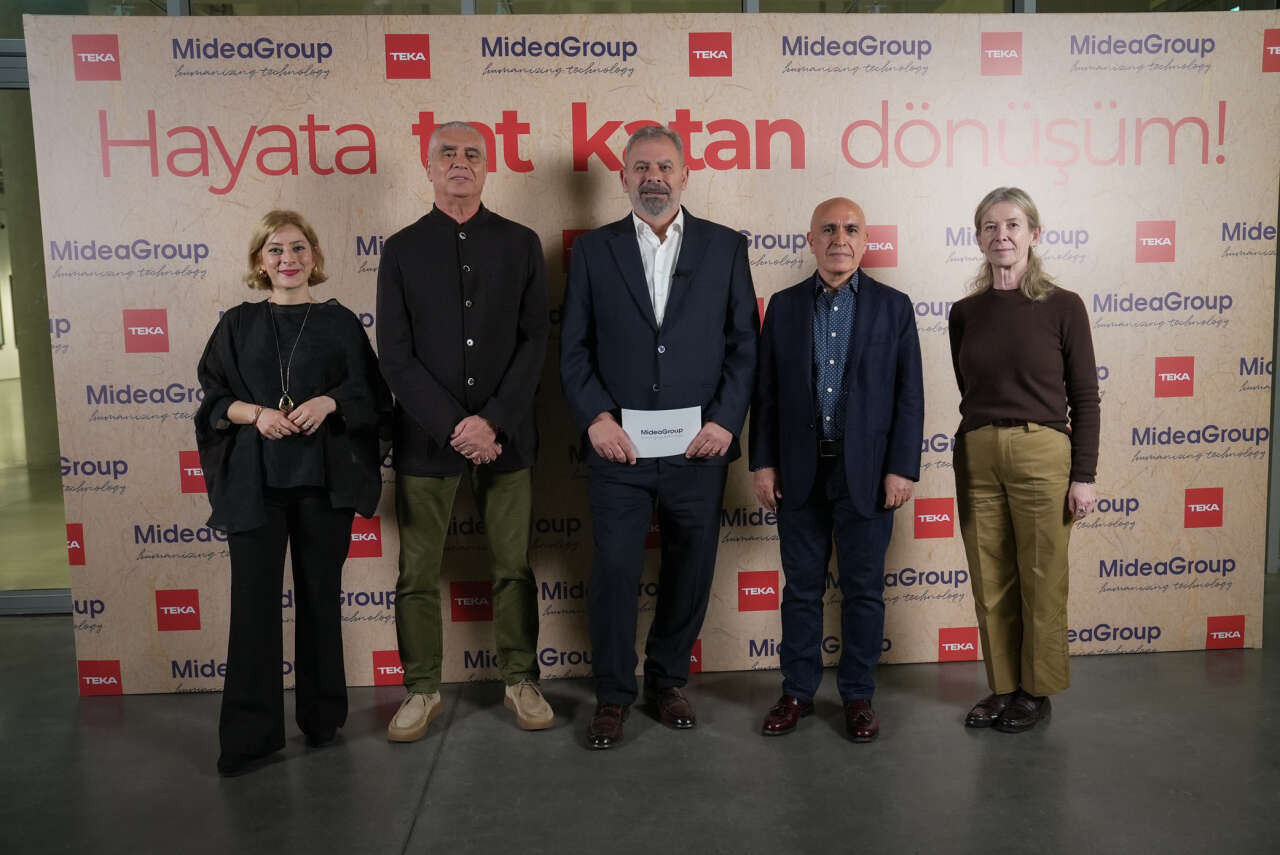 sanatadonusum1-soldansaga-galerifedirektoru-esinkocuk-kuratorhakankurklu-mideaturkiyebolgesiceosuaydinkuzalti-yilmazbulut-tegv-isgelistirmedirektoru-ipekuralcan