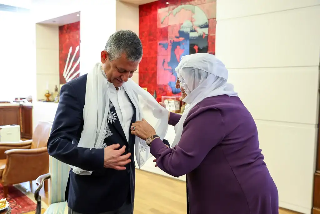 baris-anneleri-heyeti-chp-yi-ziyaret-etti-1