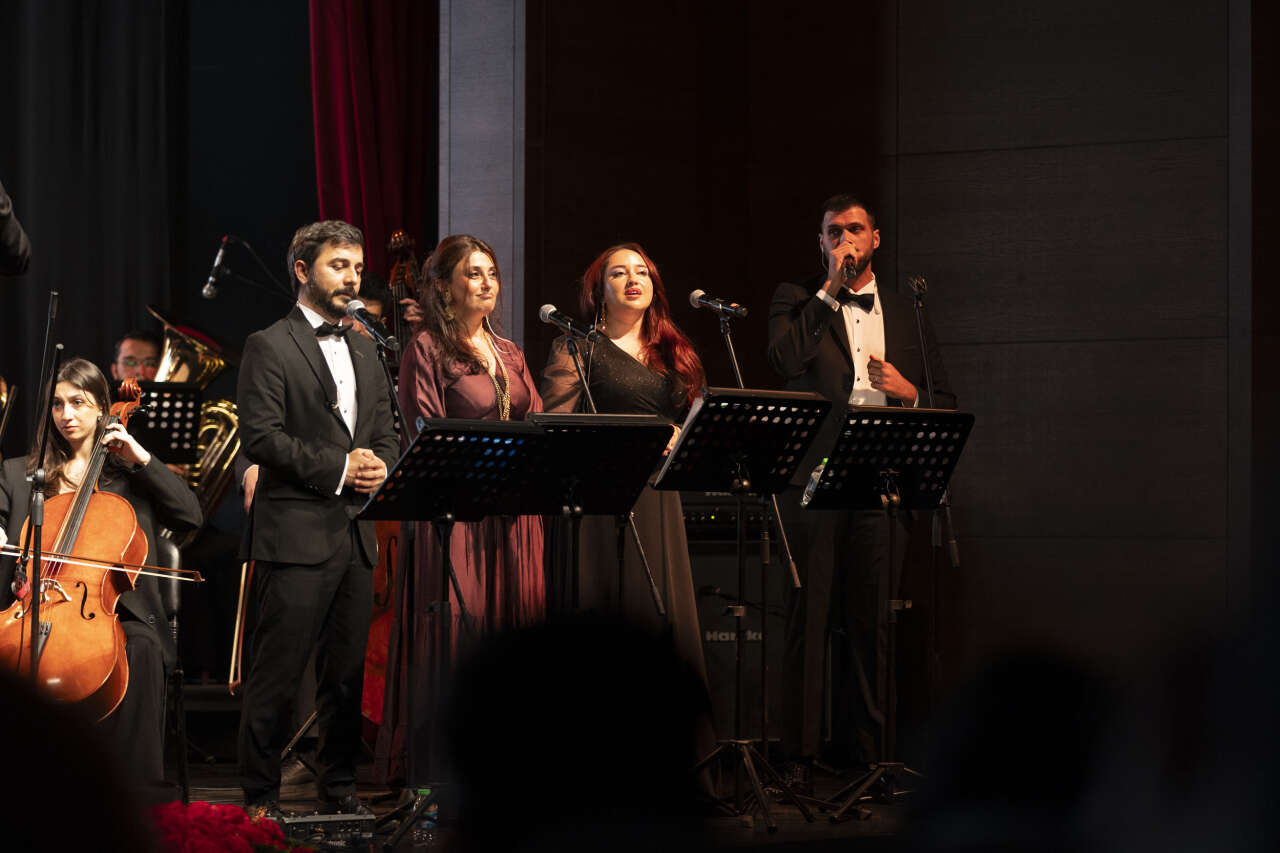 mersinde-ustalara-saygi-gecesi-kent-orkestrasindan-duygu-dolu-konser-5