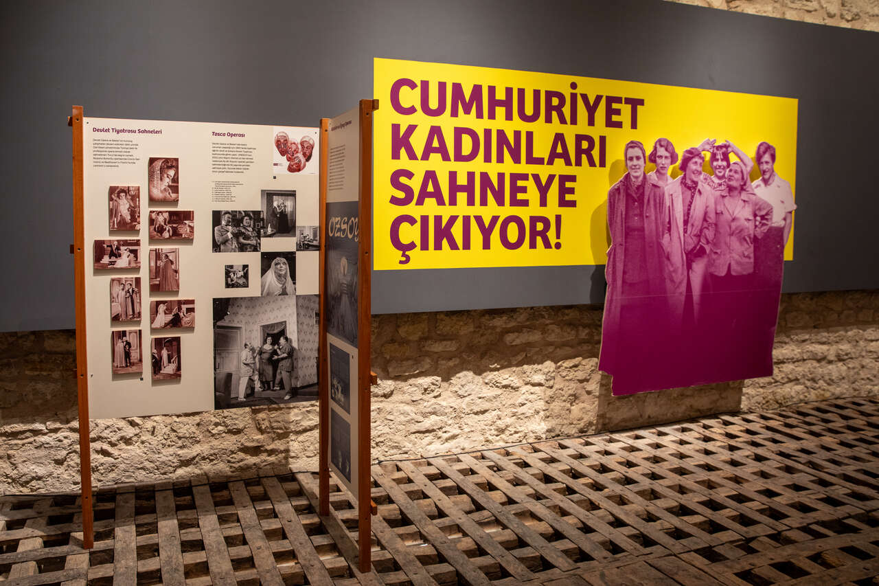 cumhuriyet-kadinlari-sahneye-cikiyor-5-1