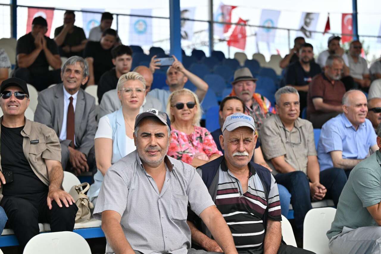 manisada-gures-heyecani-basladi-yuntdagi-er-meydani-pehlivanlari-agirliyor-17