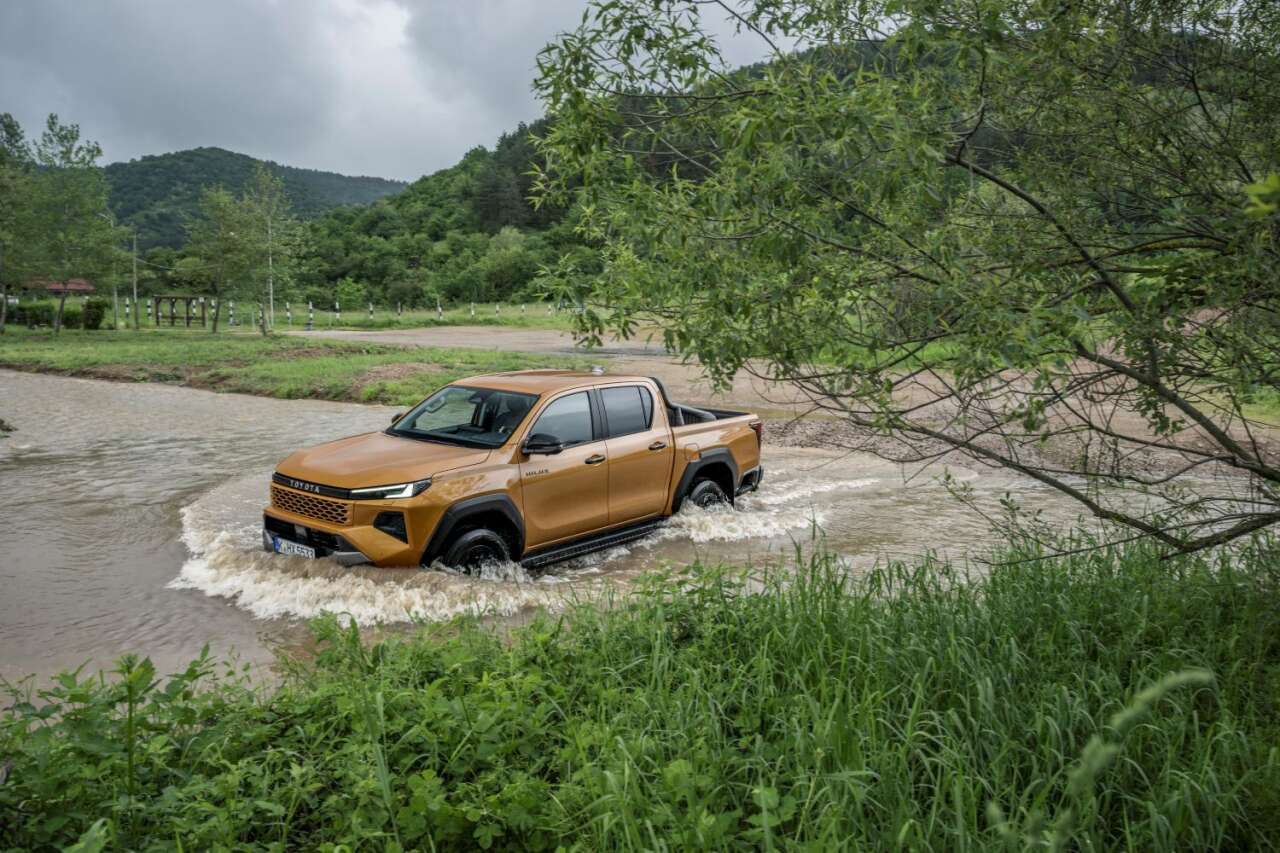 toyota-hilux-hybrid-48v-2