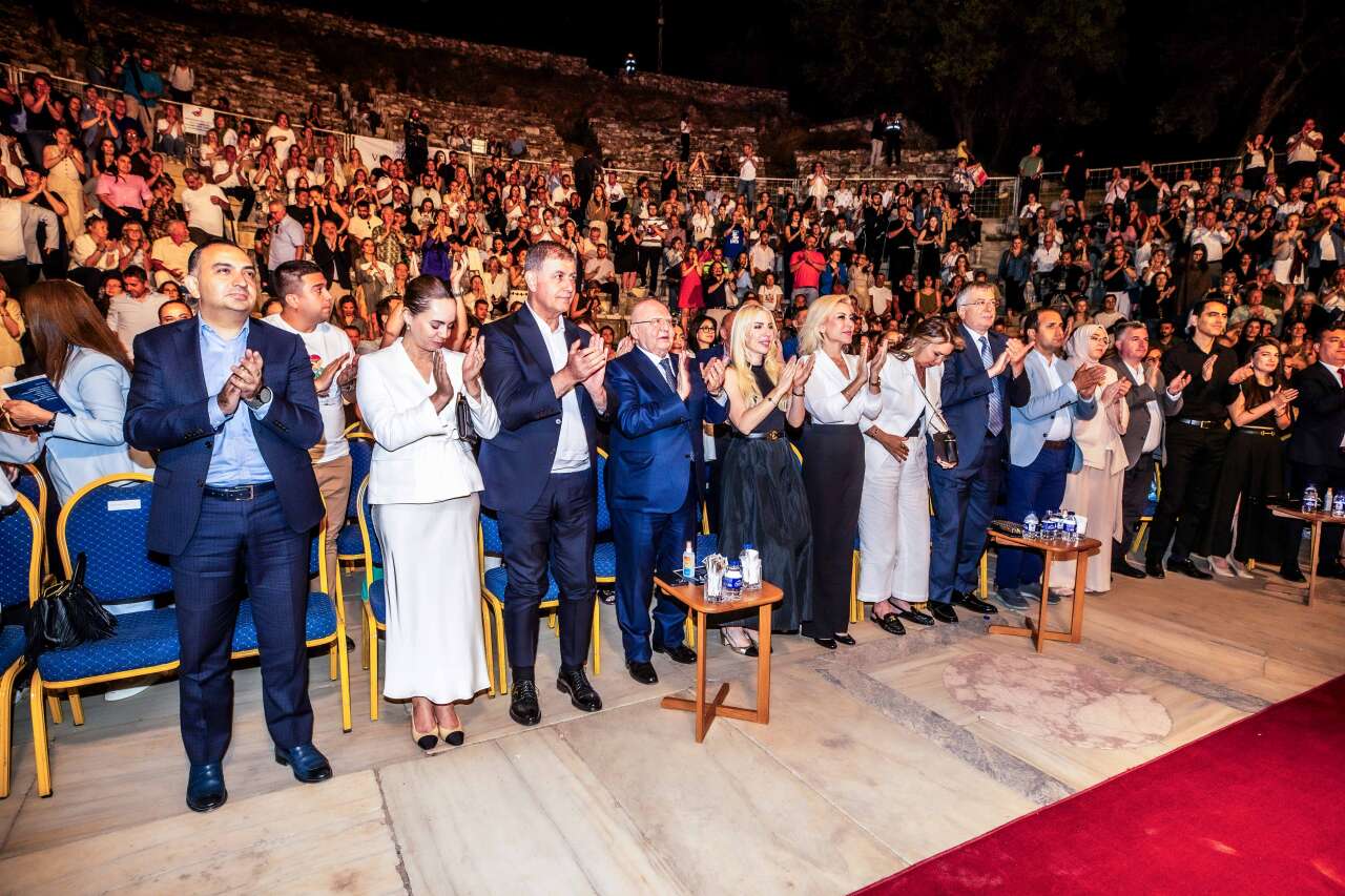 metropoliste-muzik-ve-kulturel-miras-yildizlarin-altinda-ayni-sahneyi-paylasti-1