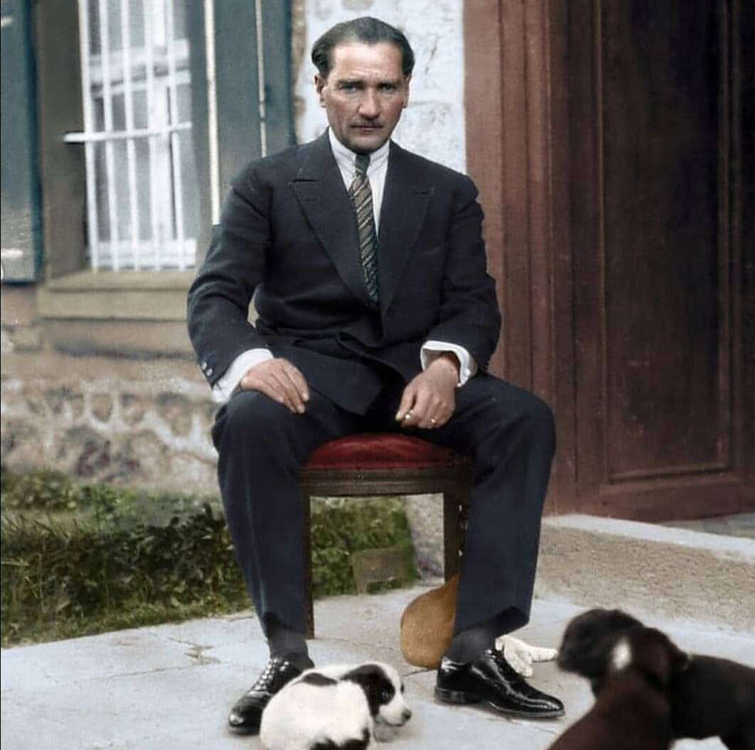 rus-hastanesinde-yaralilarla-sohbet-eden-ataturk-hastanenin-bahce-kapisinda-doktorlardan-da-bilgi-aliyordu