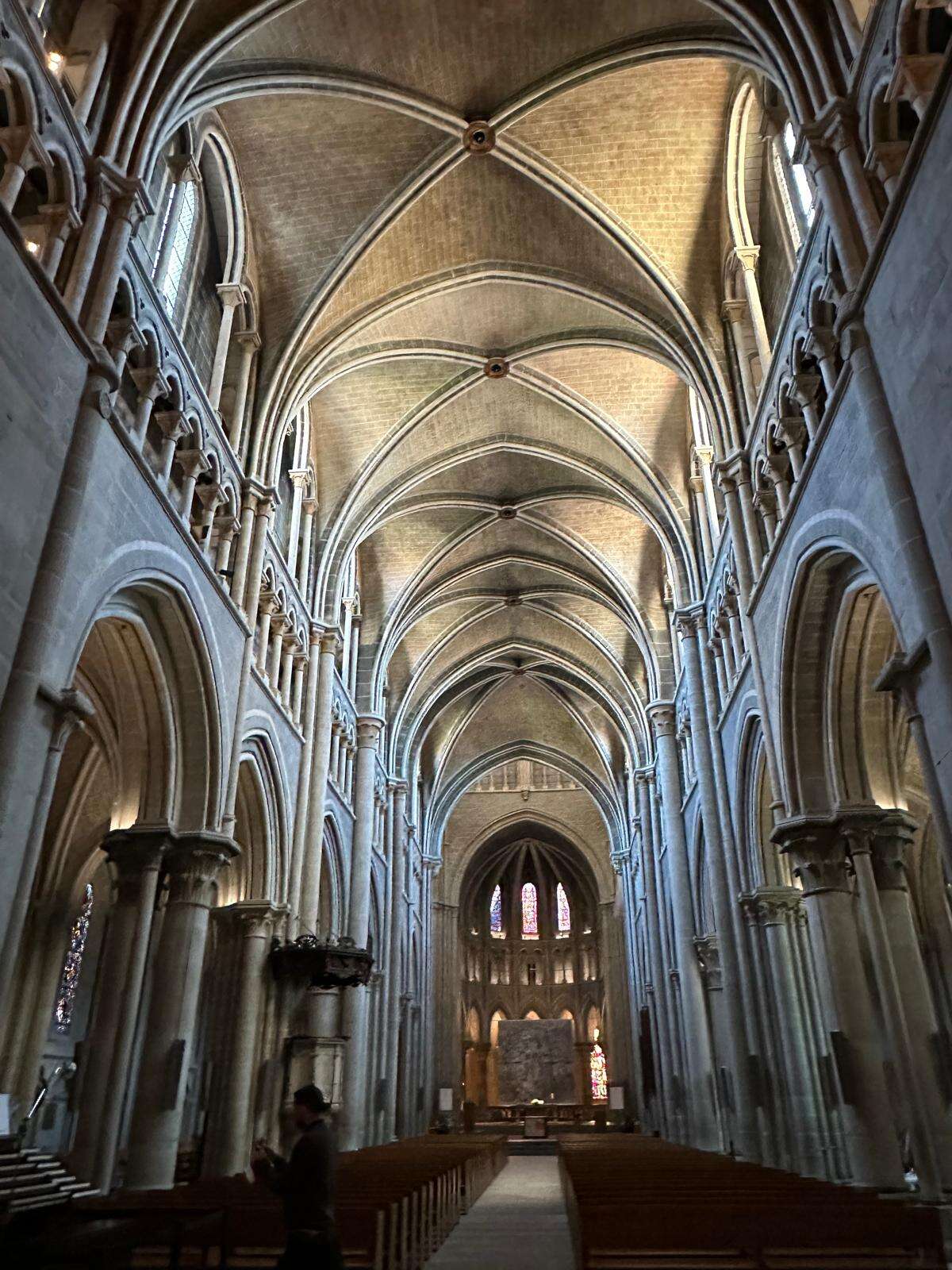lozan-notre-dame-katedralinin-icinden-bir-goruntu