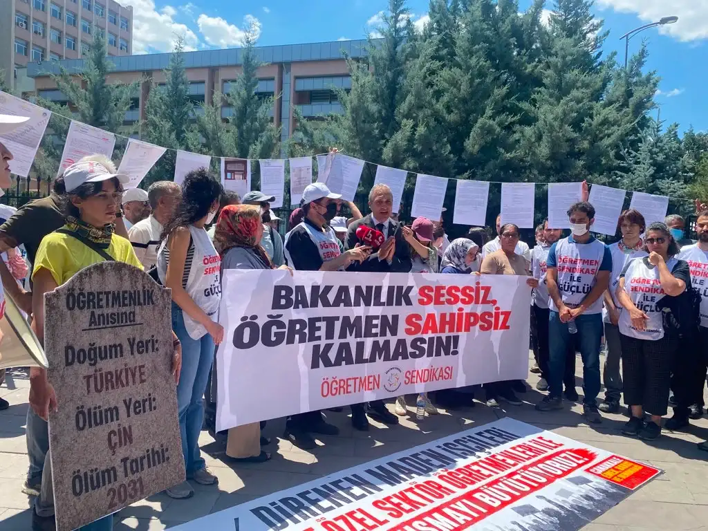 aclik-grevindeki-ogretmenler-meb-e-yurudu-yusuf-tekin-in-sikayet-yok-demesi-karikaturdur