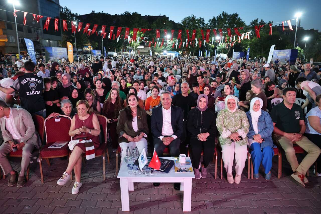 turkan-soray-sultangazililerle-unutulmaz-bir-yaz-aksaminda-bulustu-3
