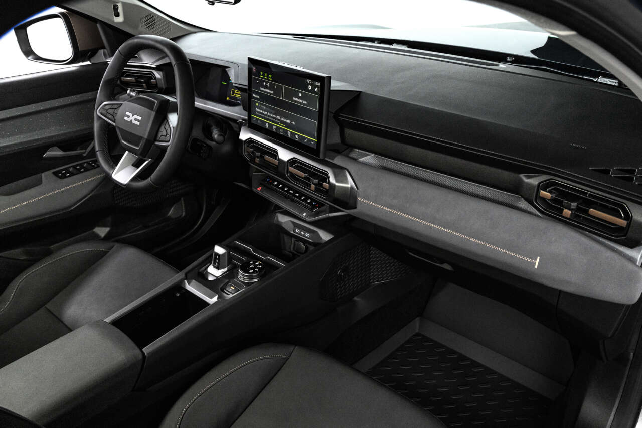 1783406302-striker-4x4-interieur-adriencortesi-9