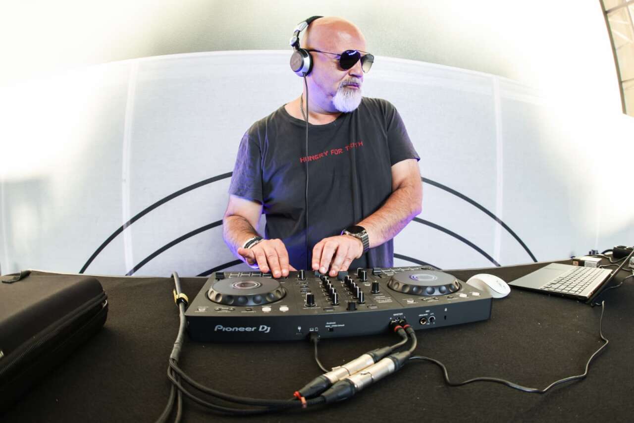 1783578858-dj-barthez