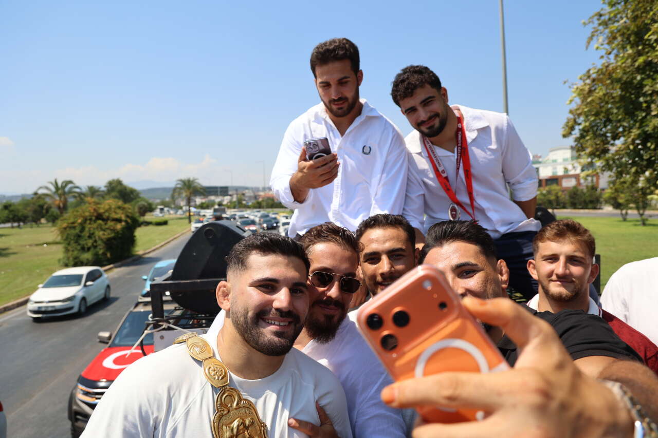 kirkpinar-baspehlivani-erkan-tasa-coskulu-karsilama-11
