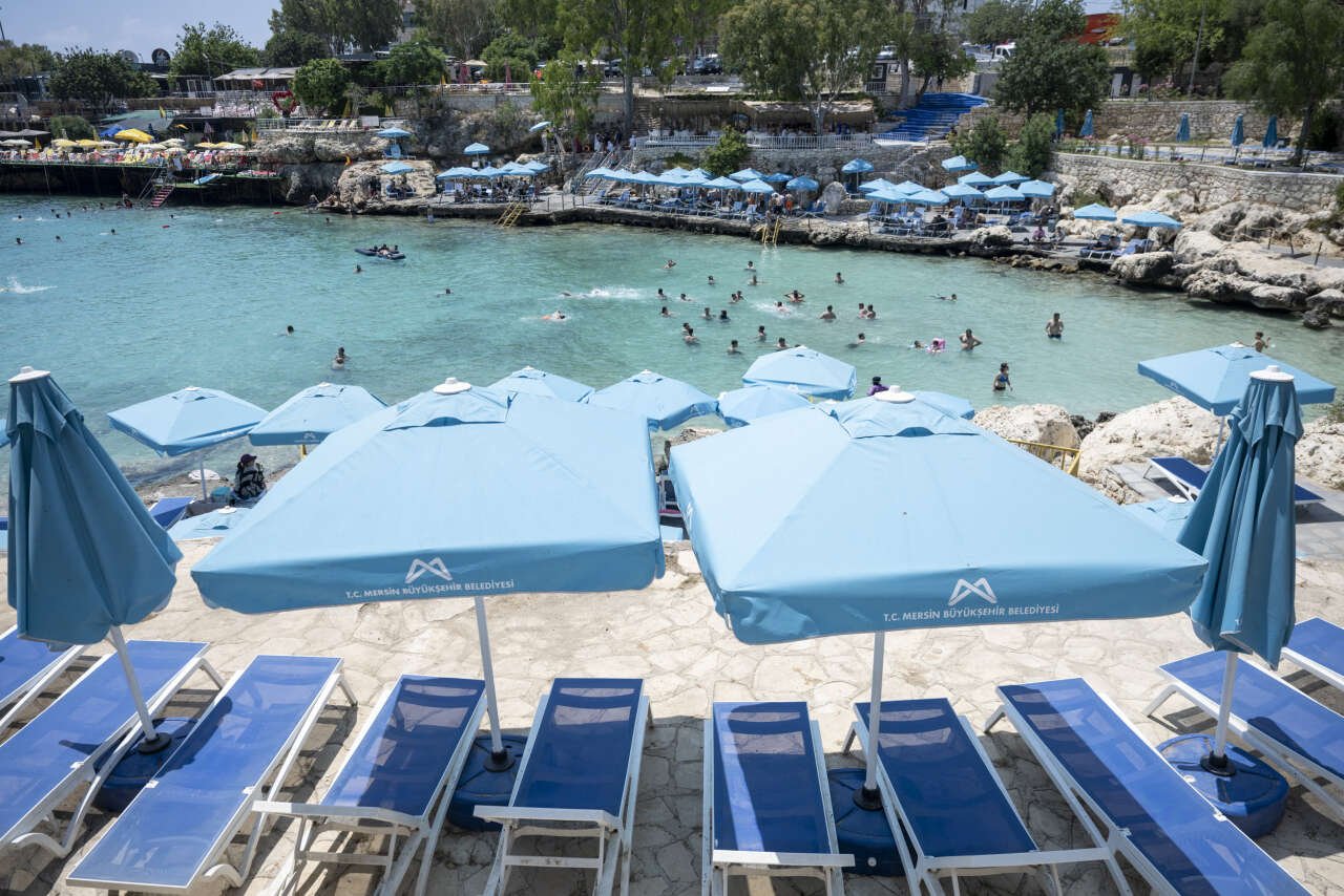 mersin-buyuksehirin-plajlari-yaz-sezonunda-tatilcilerin-gozdesi-oldu-9