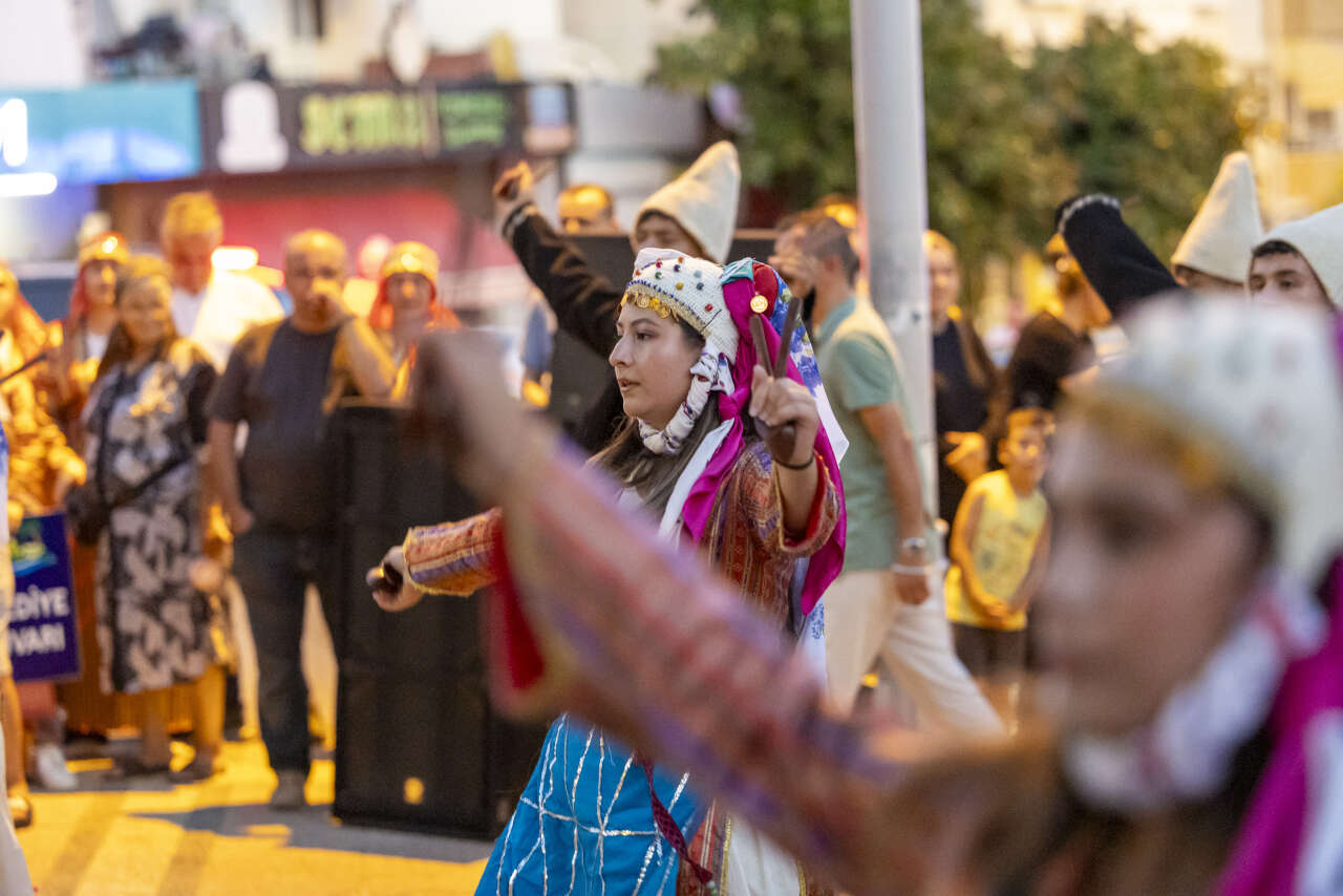 baskan-secer-anamurda-festival-coskusuna-ortak-oldu-11