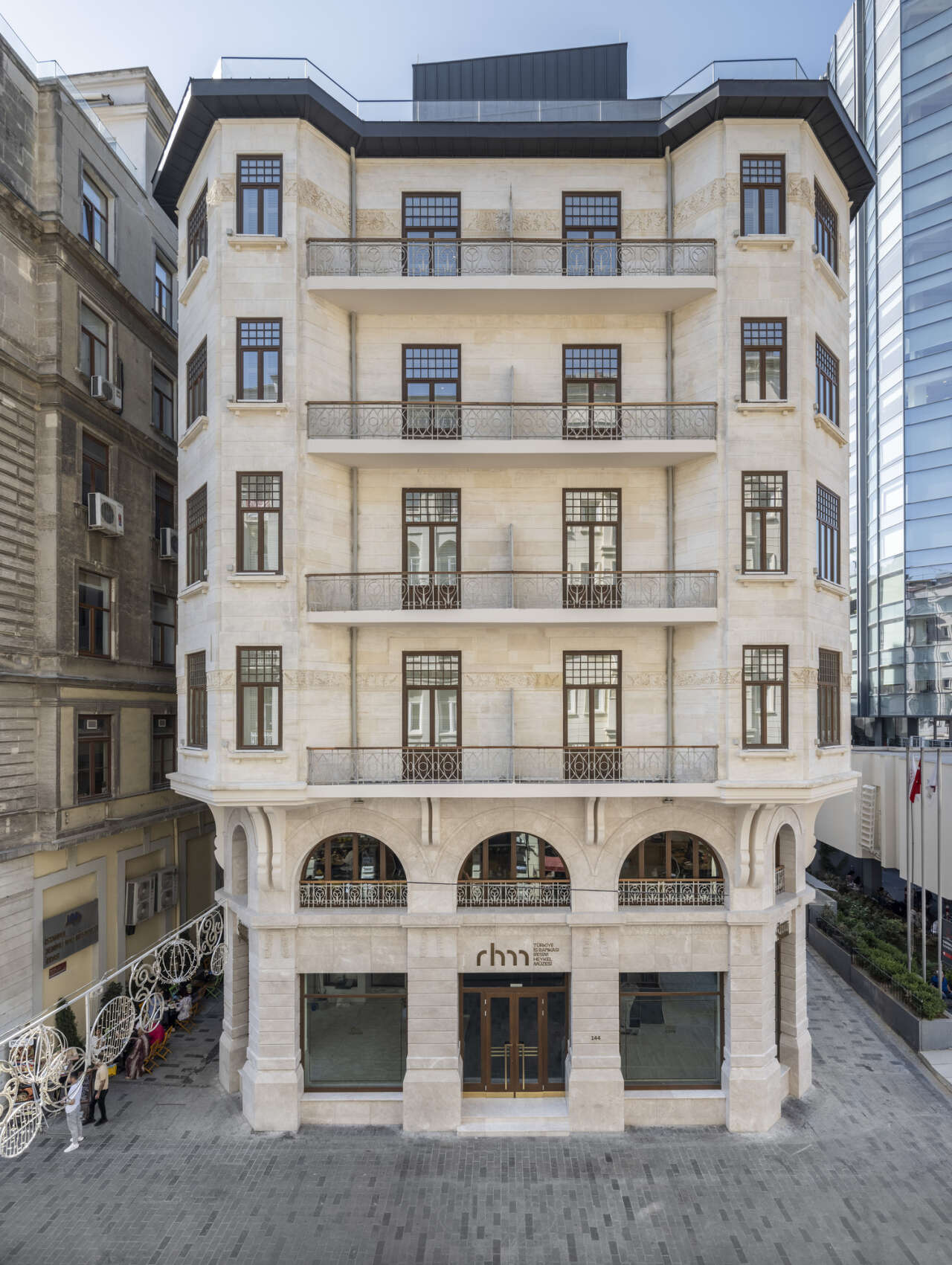 1784552035-issanat-rhm-beyoglu2-1