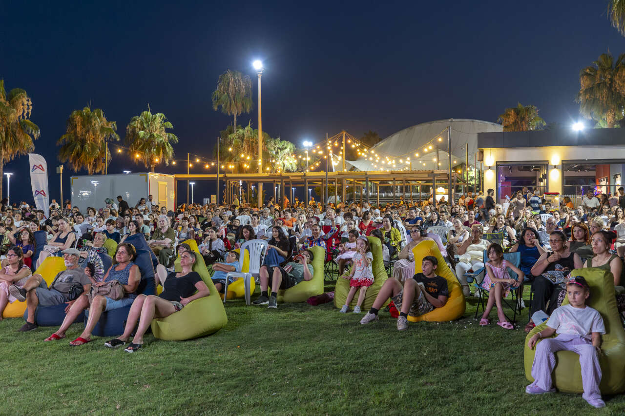 mersin-buyuksehir-gecmisin-acik-hava-sinema-keyfini-gunumuze-tasidi-1
