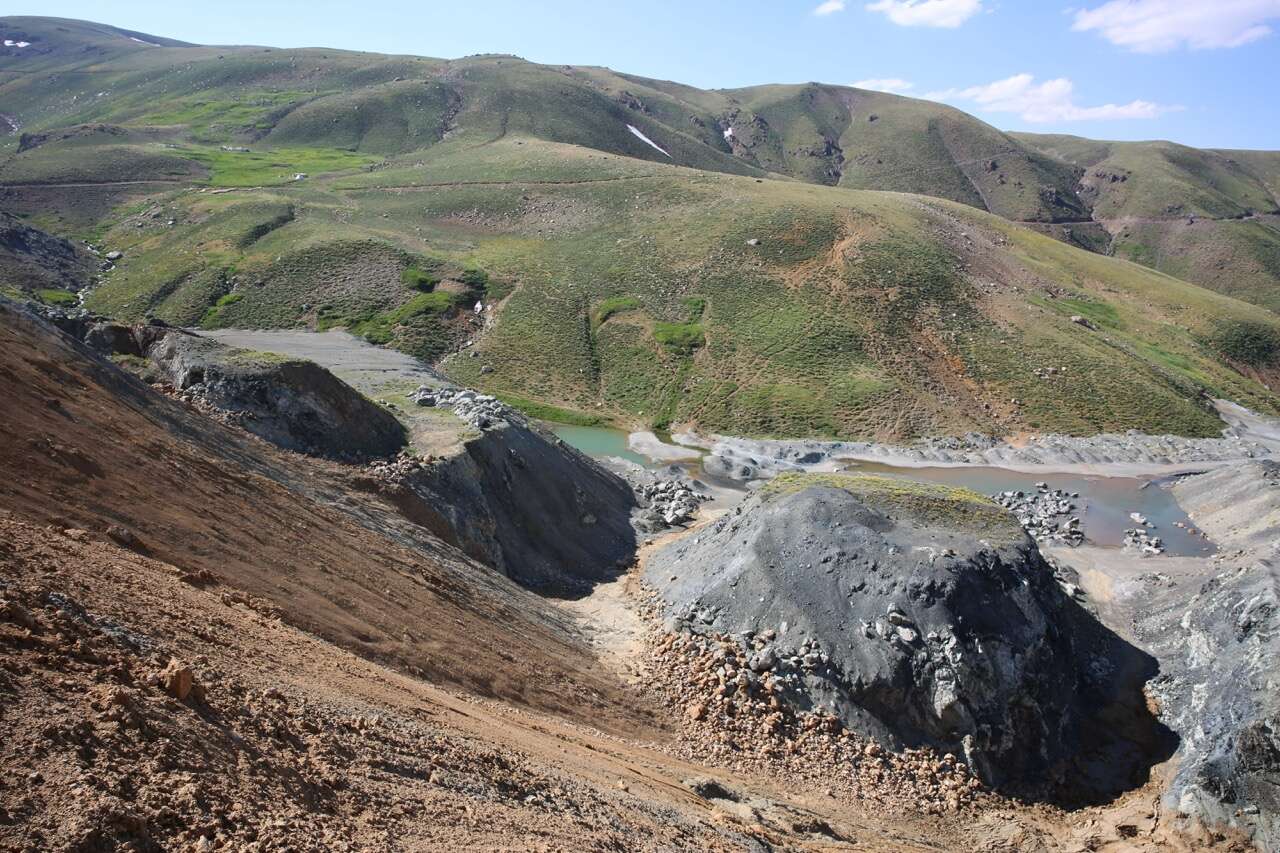 bagir-pasa-dagi-kaziya-bagli-olusan-devasa-obruklar-13