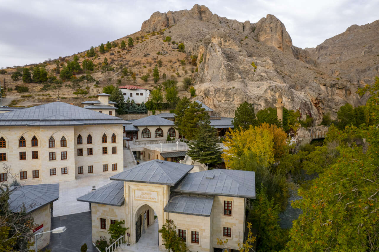 1785913273-malatya-somuncu-baba-t-rbesi-ve-k-lliyesi-1