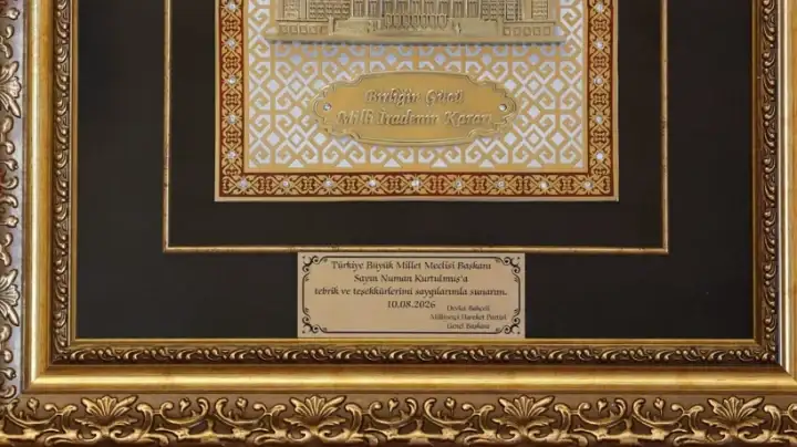 bahceli-den-kurtulmus-a-cerceve-yasa-hediyesi-1