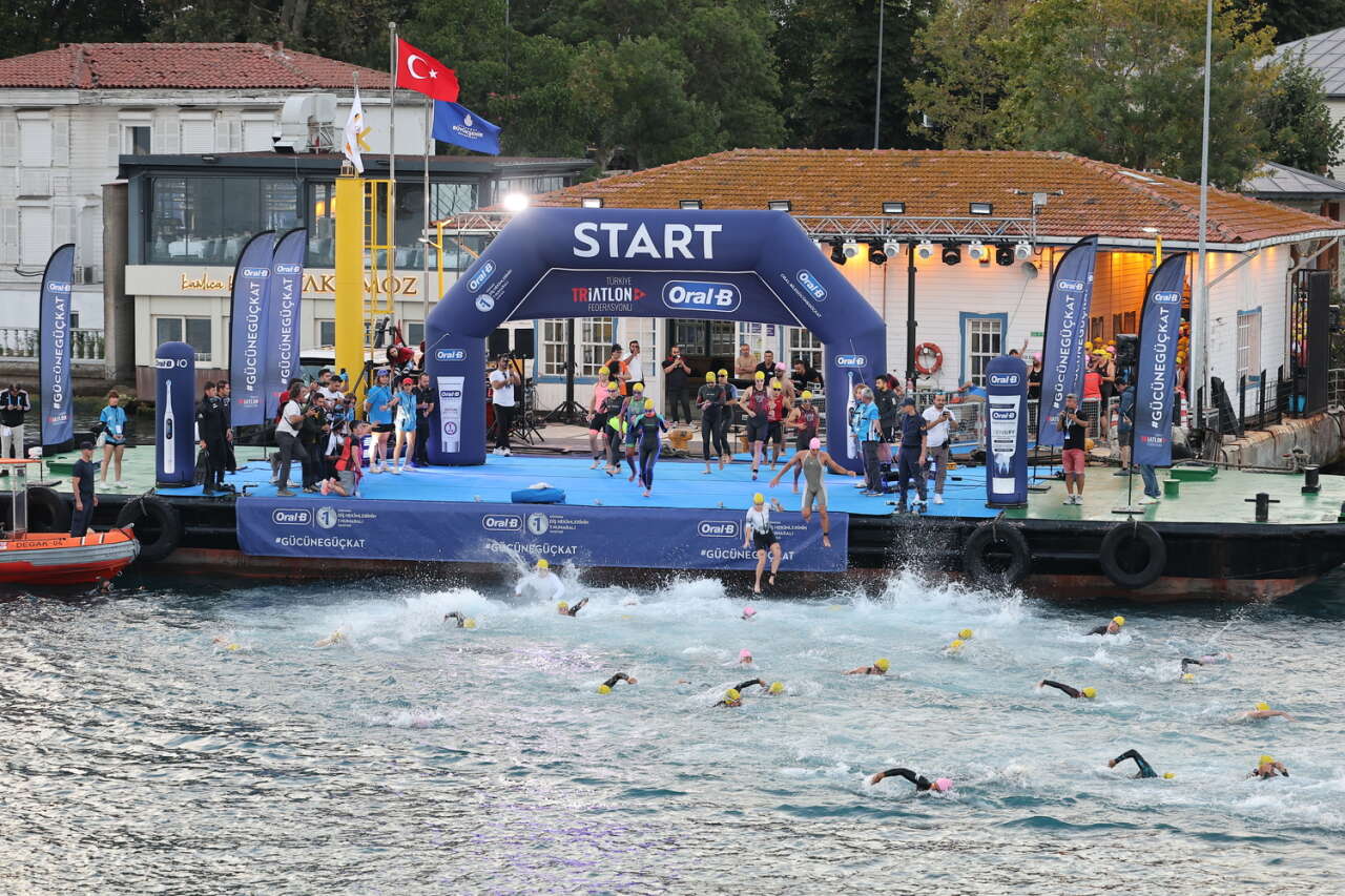 1786955544-oral-b-stanbul-bo-azi-i-triatlonu-1-1
