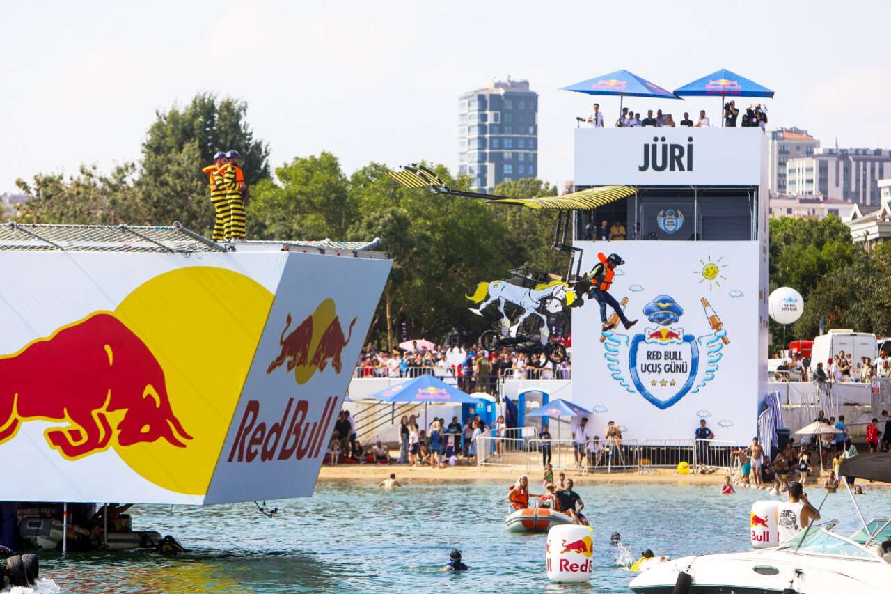 1787229636-red-bull-u-u-g-n-3