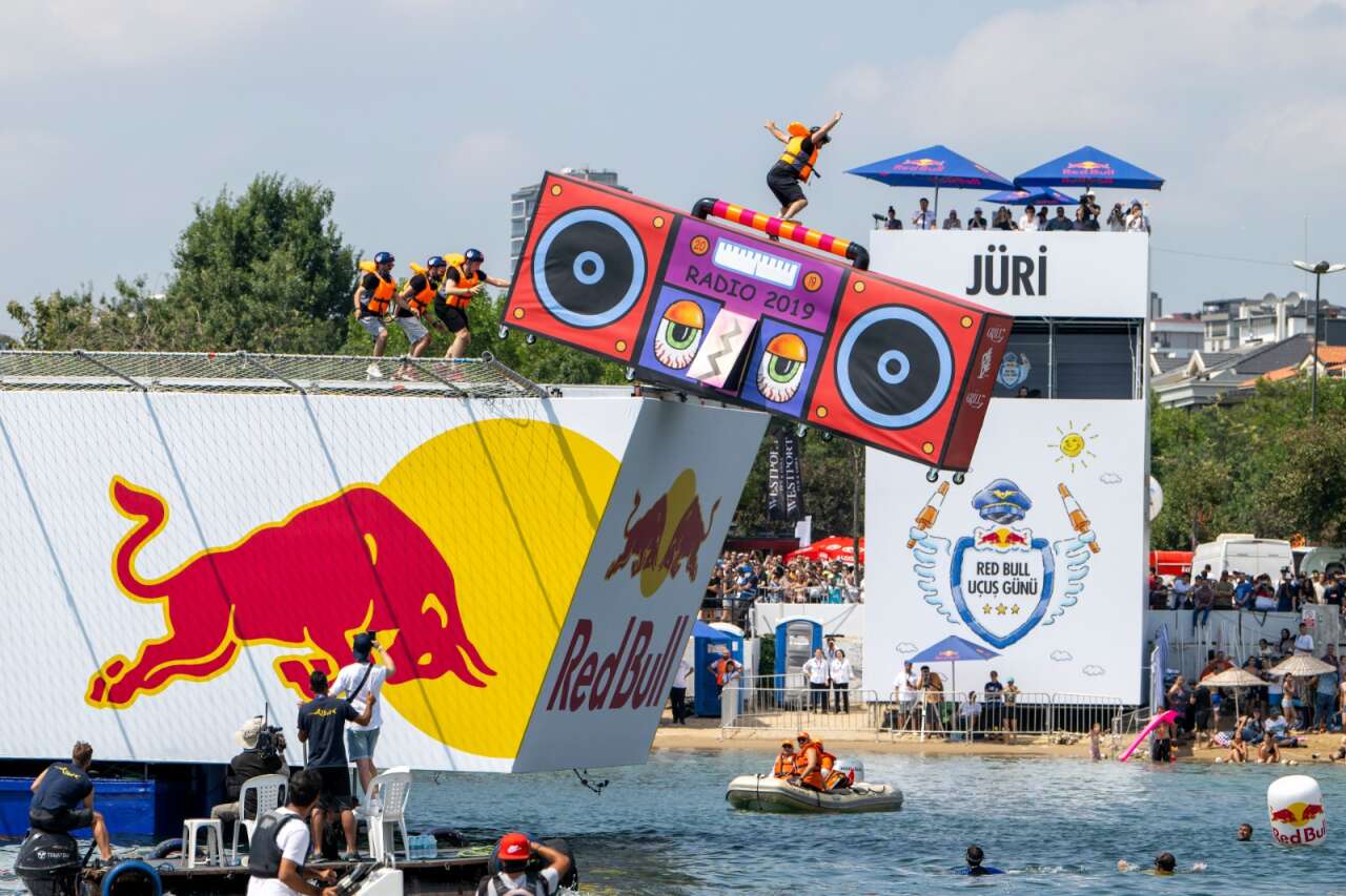 1787229637-red-bull-u-u-g-n-4