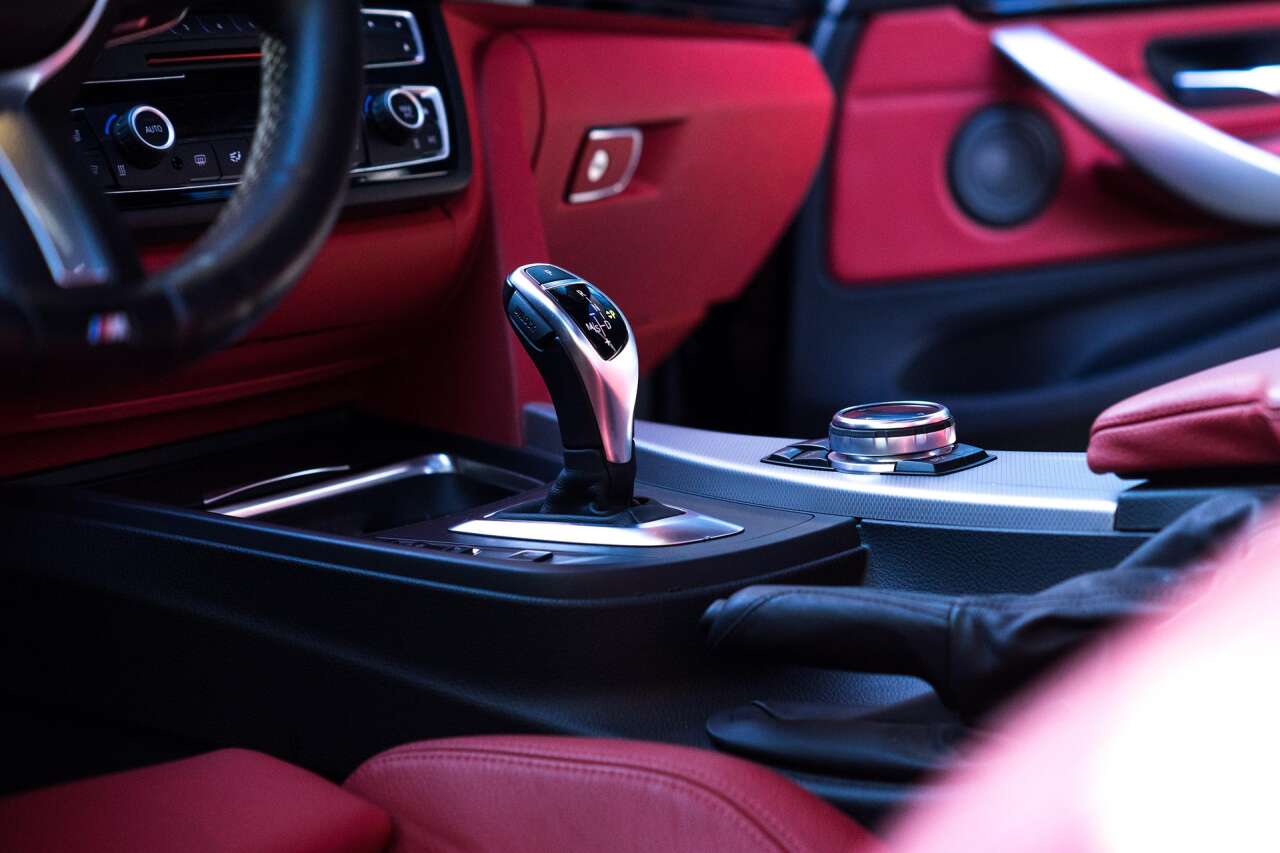 rolfvandewal-gearstick-7740663-1920
