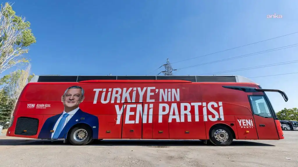yeni-partinin-ilk-otobusu-yola-cikiyor-teyzem-sag-olsun