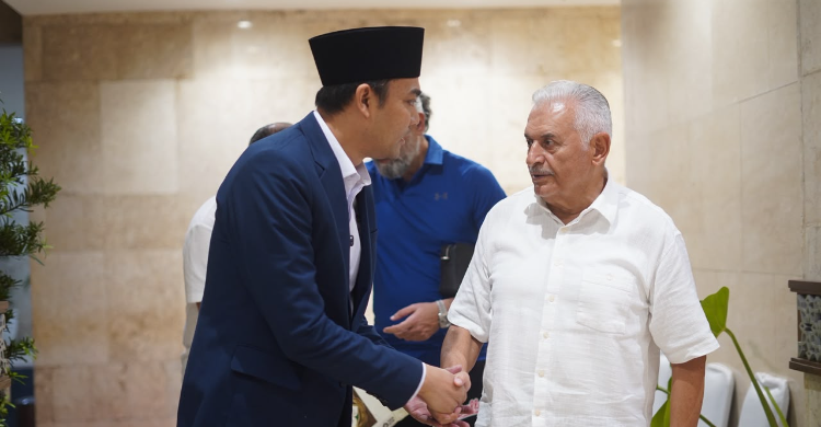 stafsus-menag-bertemu-eks-pm-turkiye-bahas-visi-strategis-prabowo-di-bidang-pendidikan-323261