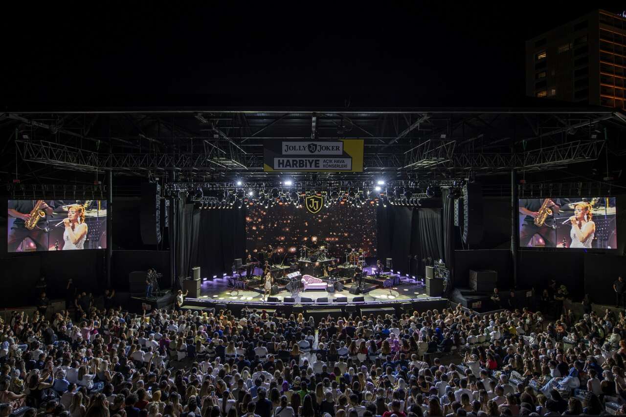 1789464678-jolly-joker-harbiye-konserleri-1