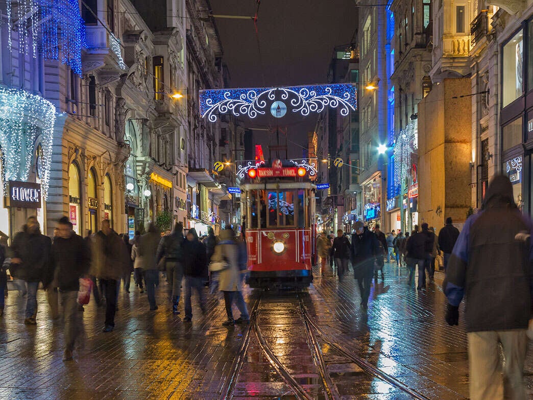 1790154435-stiklal-caddesi