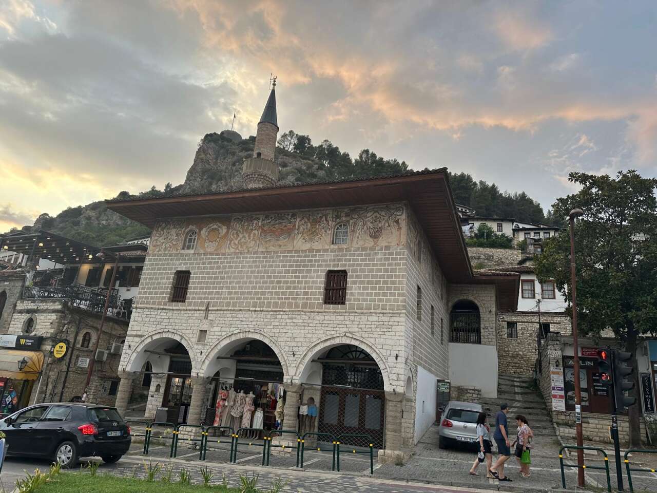 bekarlar-camii-berat