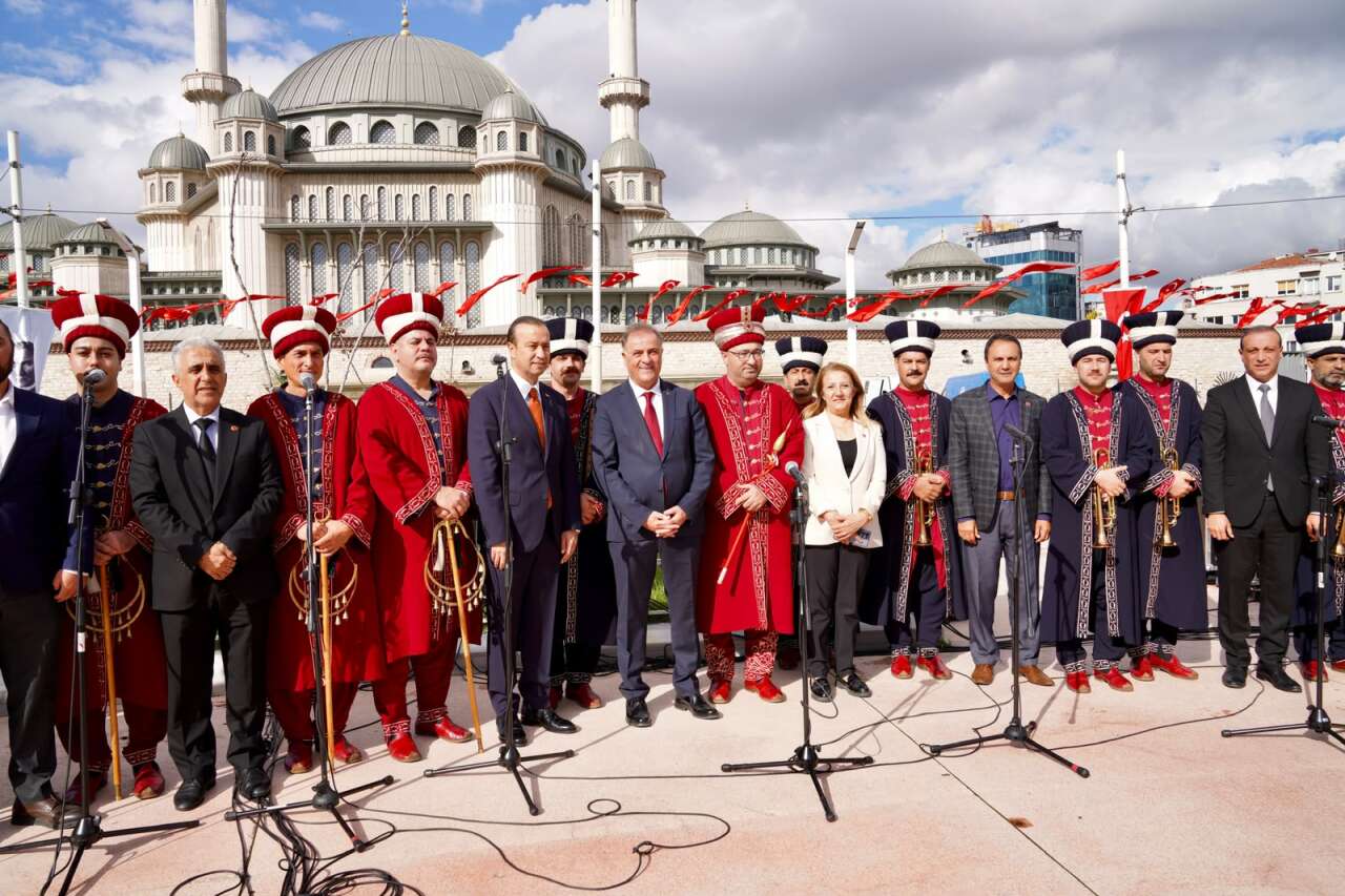 6-ekim-istanbulun-kurtulusunun-103-yili-taksimde-kutlandi-9