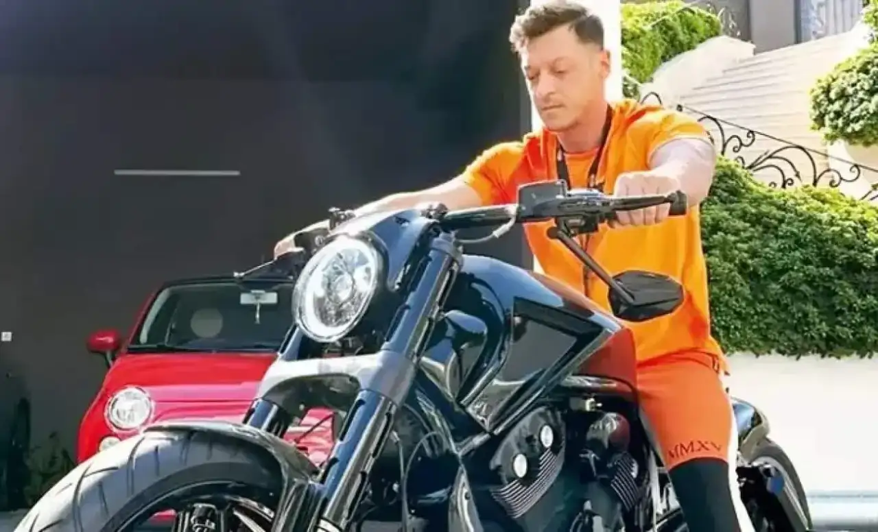 mesut-ozil