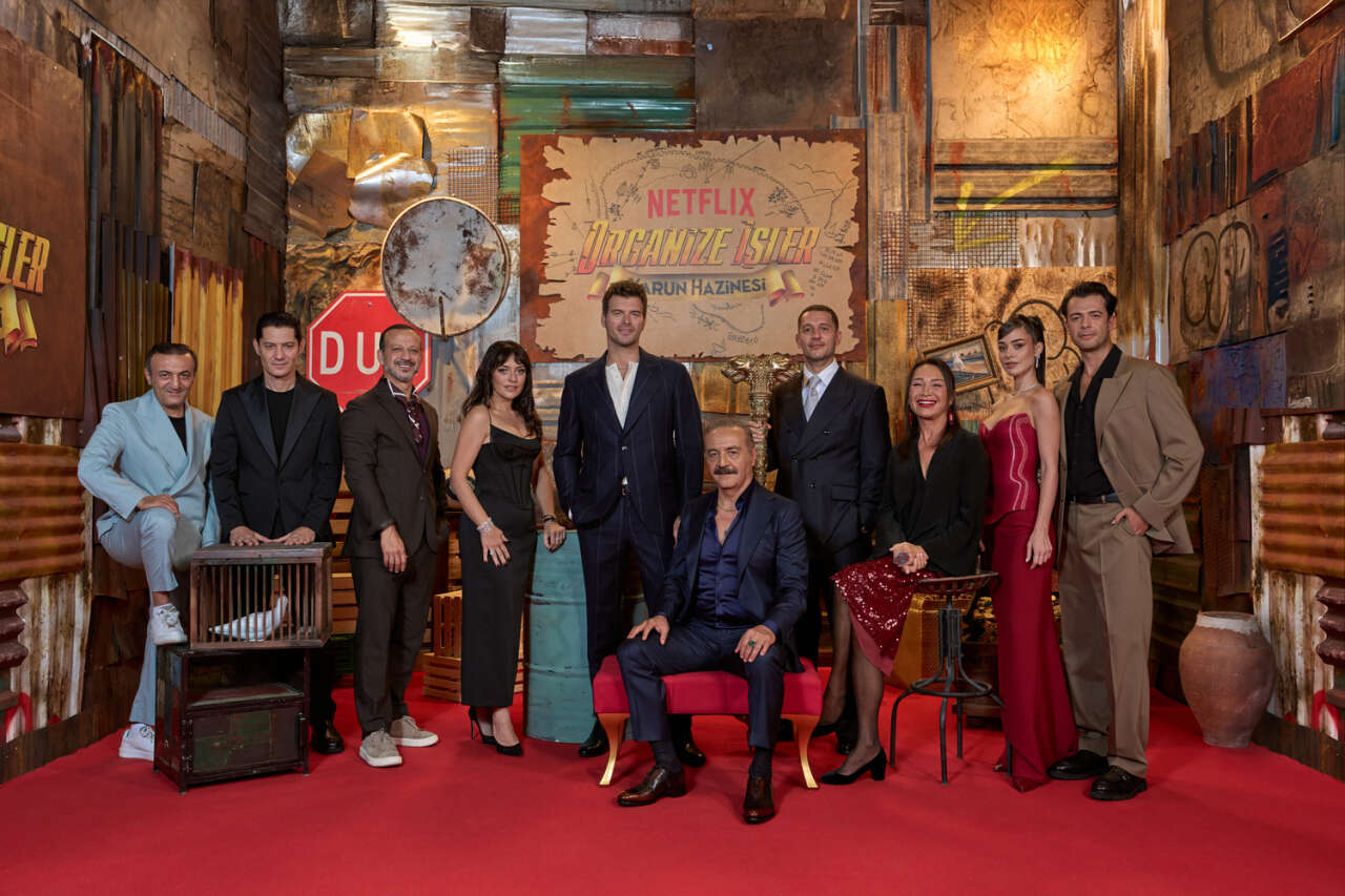 ersin-korkut-okan-cabalar-riza-kocaoglu-ezgi-mola-kivanc-tatlitug-yilmaz-erdogan-uraz-kaygilaroglu-demet-akbag-bensu-soral-atakan-celik-2