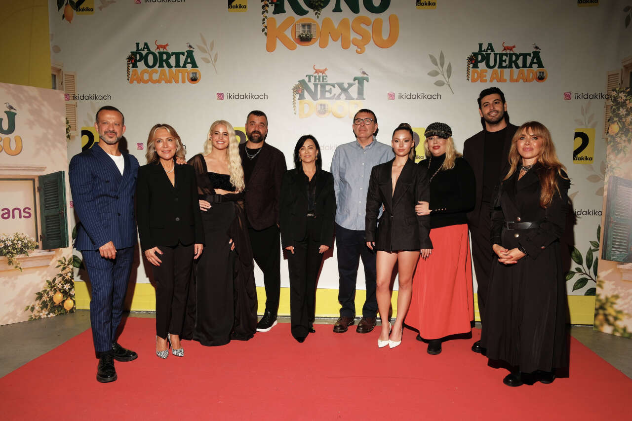 riza-kocaoglu-asuman-dabak-busra-pekin-okan-bahar-basar-gulsen-eren-bor-tekay-tuana-naz-tiryaki-melisa-dogu-hakan-ummak-neslihan-yeldan